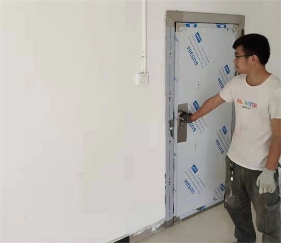 防护门安装