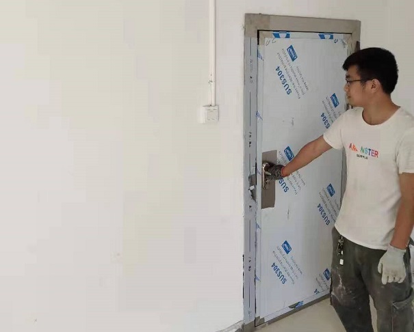 防辐射铅门施工完成